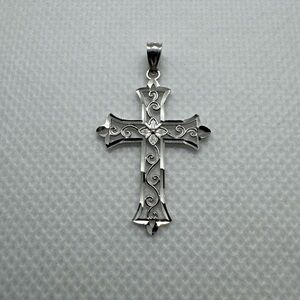 Beautiful 14K White Gold Open Filigree Flower Cross Pendant Reversible 1.25”